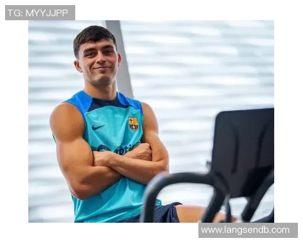 各国足球明星的腹肌魅力大比拼展现运动员完美身材与力量之美 各国足球明星的腹肌魅力大比拼展现运动员完美身材与力量之美