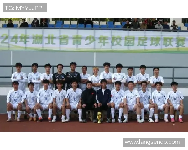 武汉足球队在足球团队协作排行榜中荣获第五名展现出色团队精神与默契配合 武汉足球队在足球团队协作排行榜中荣获第五名展现出色团队精神与默契配合